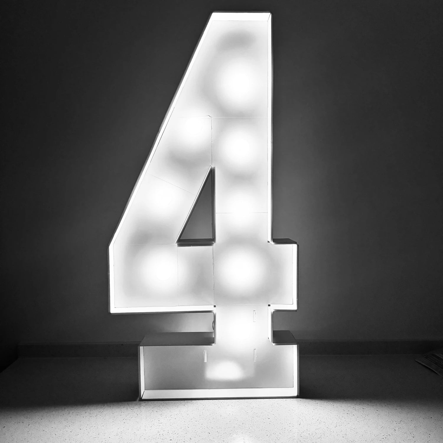 Stort Lysende Tallstativ 73cm med LED-Lys (0-9)