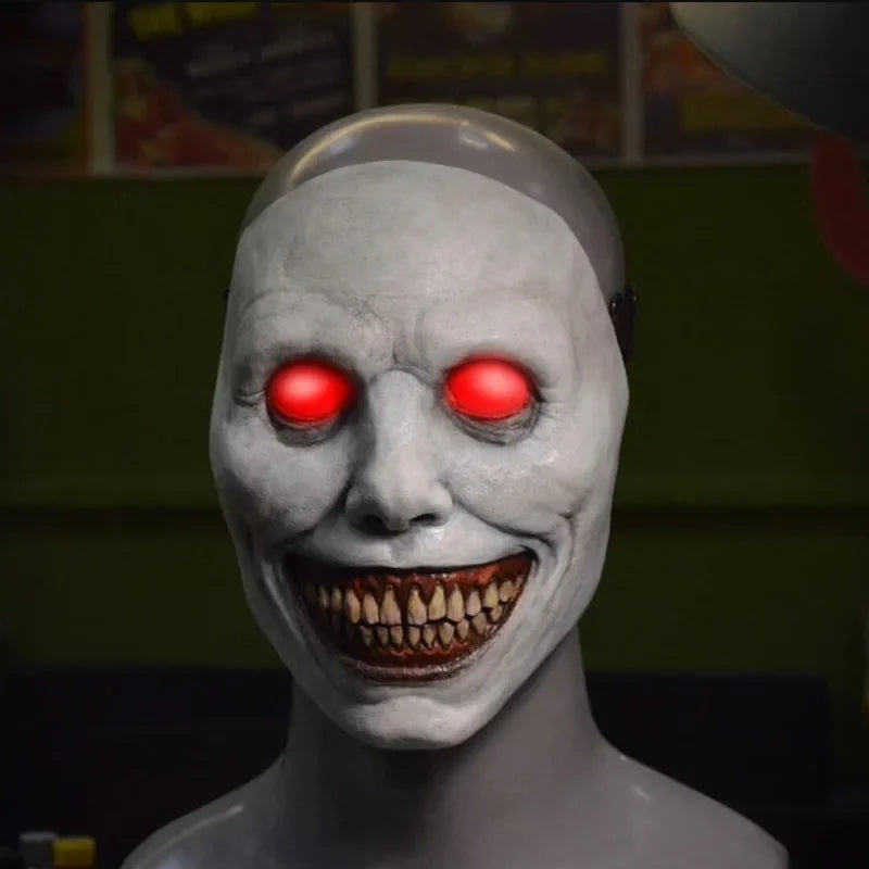 Skummel Exorcist Demon Lateksmaske med Hvite Øyne