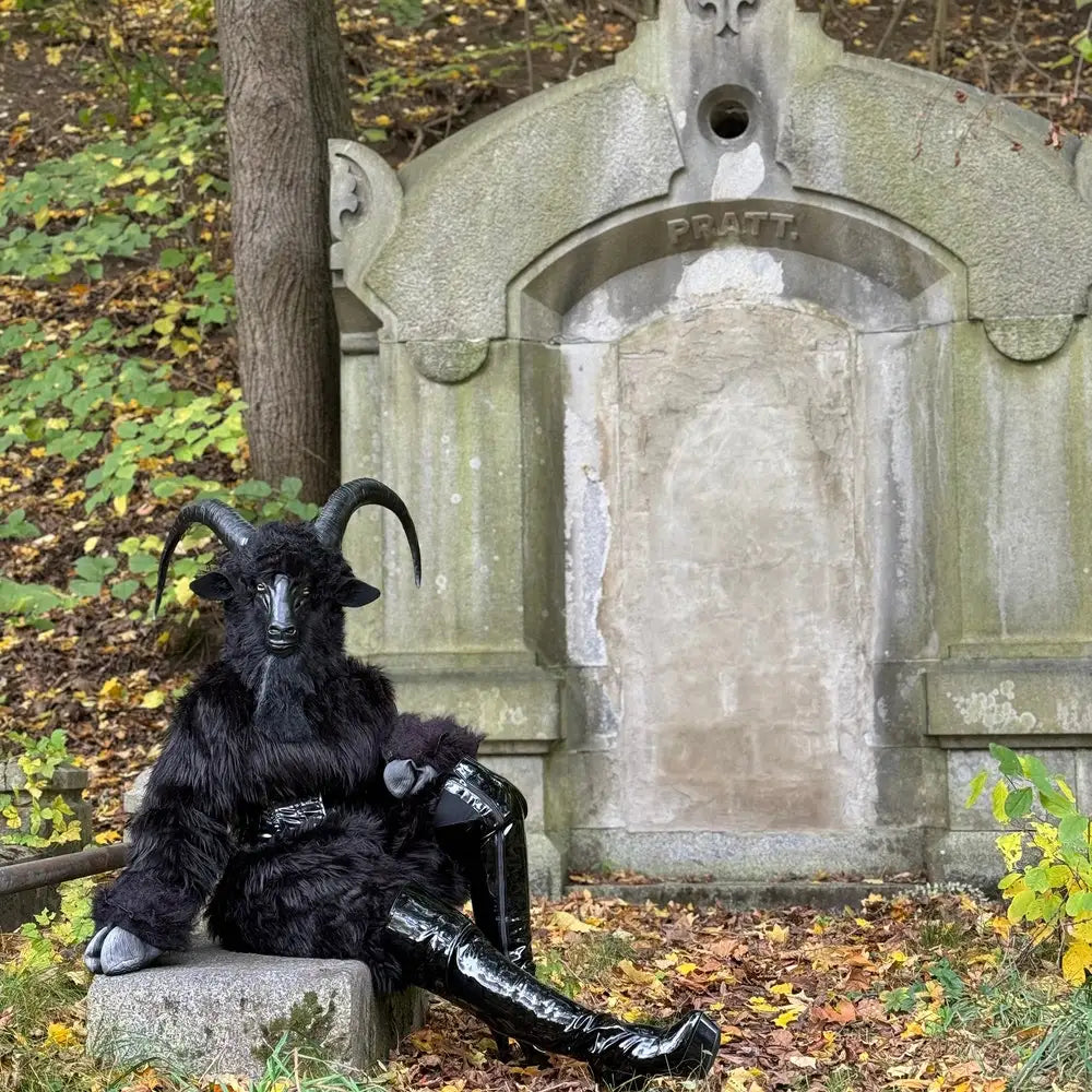 Svart Geit / Black Phillip Lateksmaske med Horn