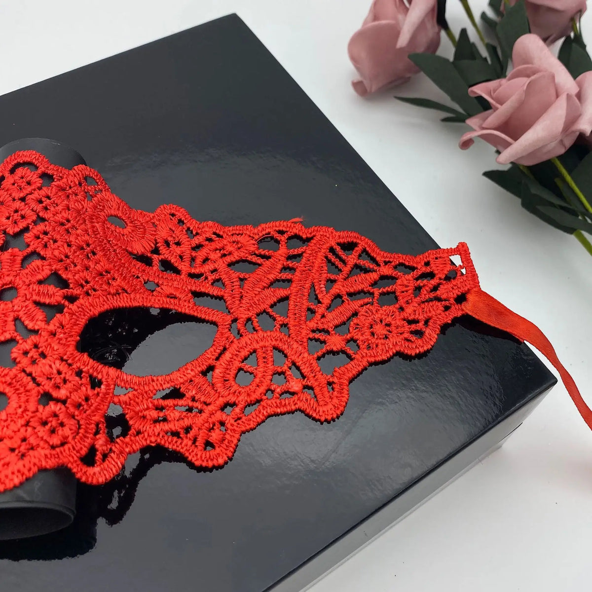 Elegante Blondemaske til Maskerade