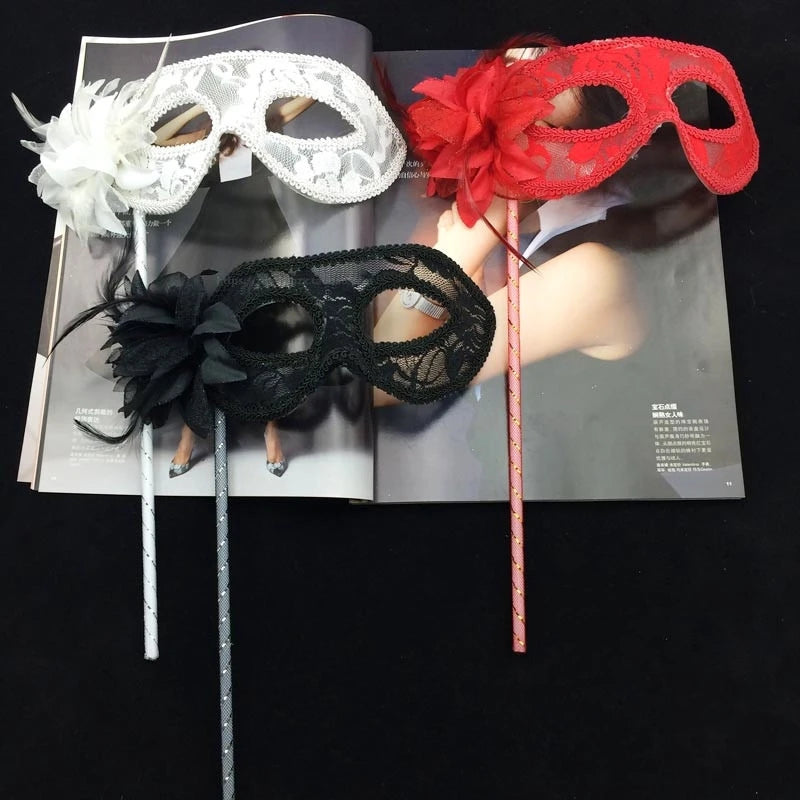 Håndholdt Lilje- & Fjærmaske på Pinne