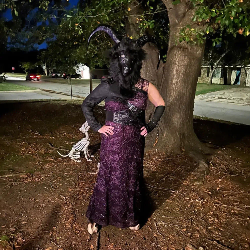 Svart Geit / Black Phillip Lateksmaske med Horn